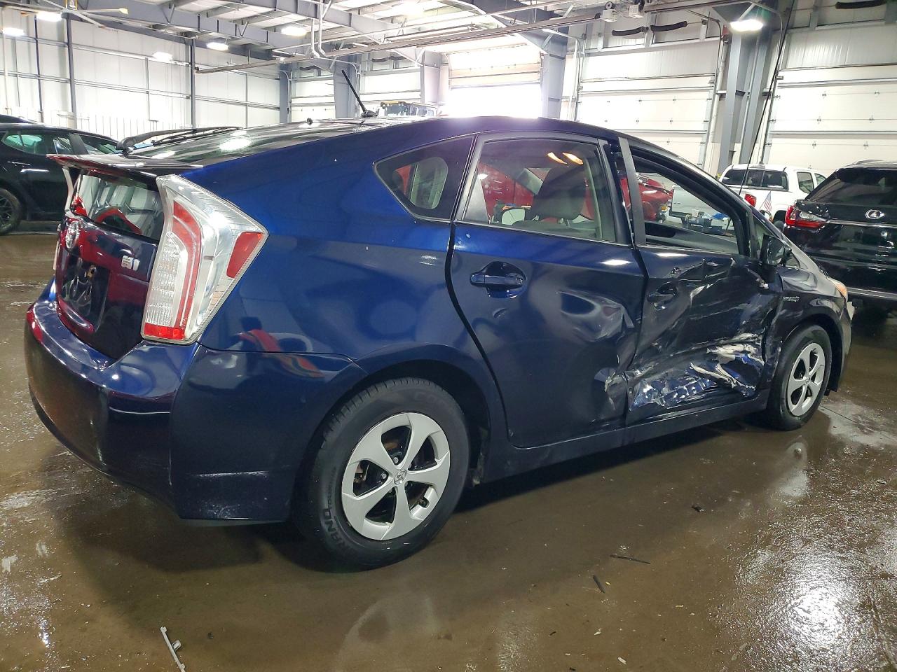 2014 TOYOTA PRIUS TWO photo 3