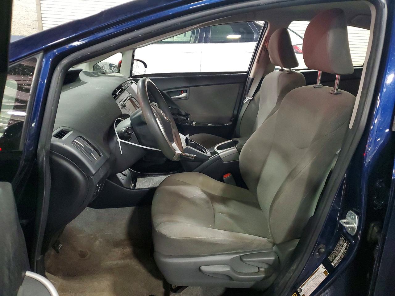 2014 TOYOTA PRIUS TWO photo 7