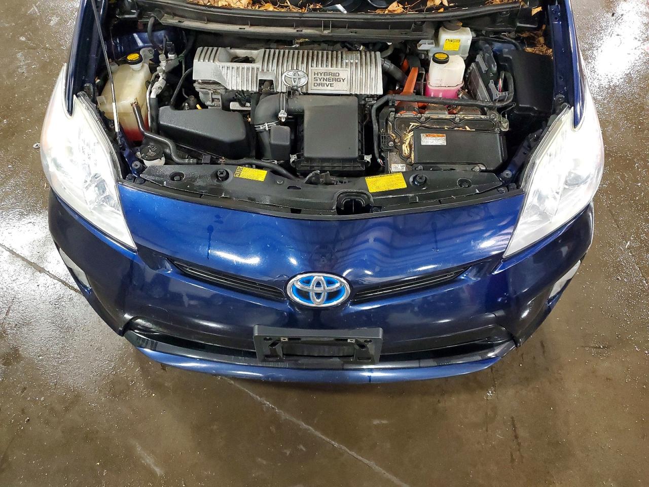 2014 TOYOTA PRIUS TWO photo 11