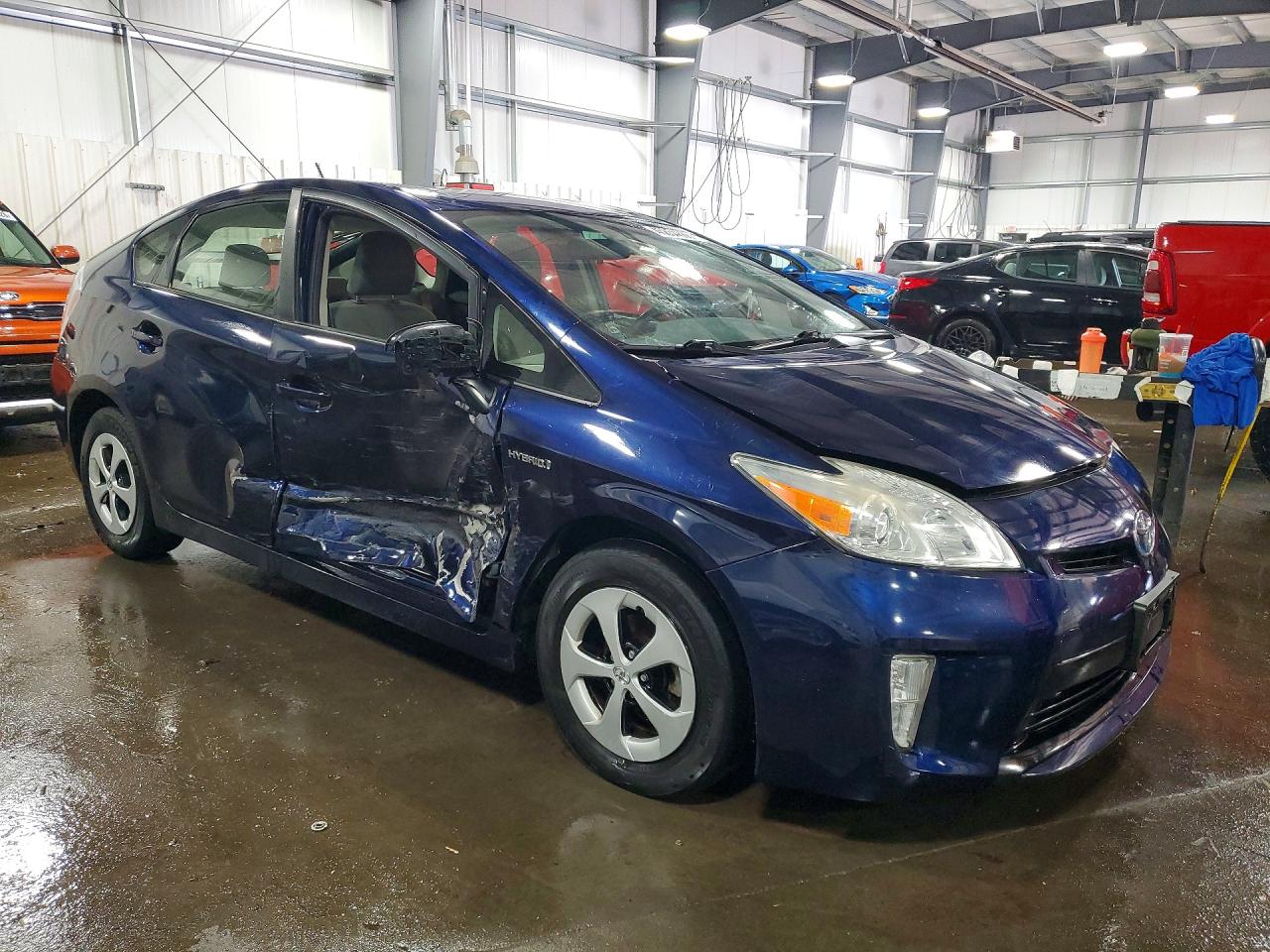 2014 TOYOTA PRIUS TWO photo 4