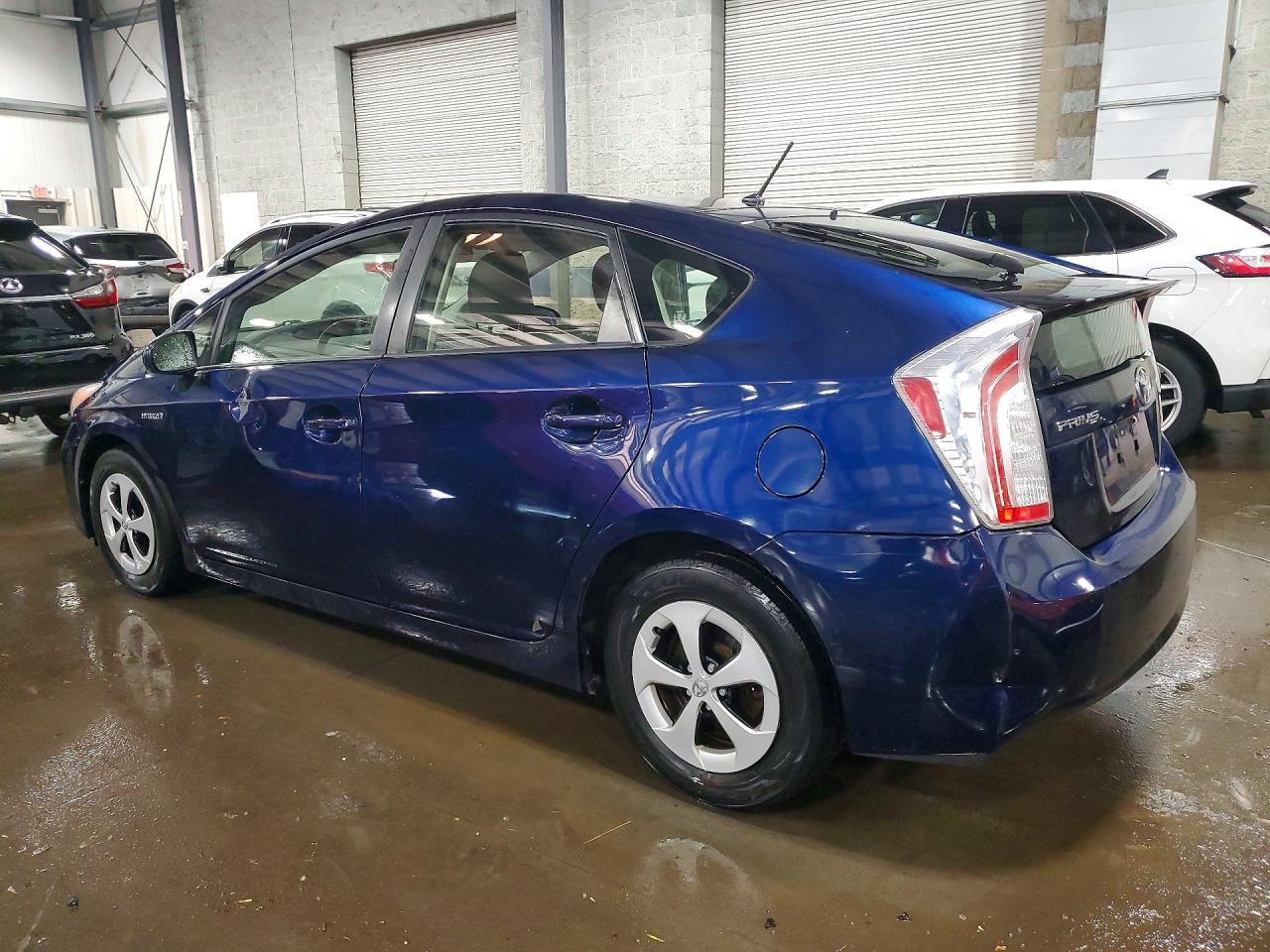 2014 TOYOTA PRIUS TWO photo 2