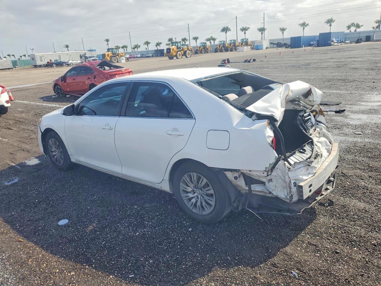 2014 TOYOTA CAMRY photo 2