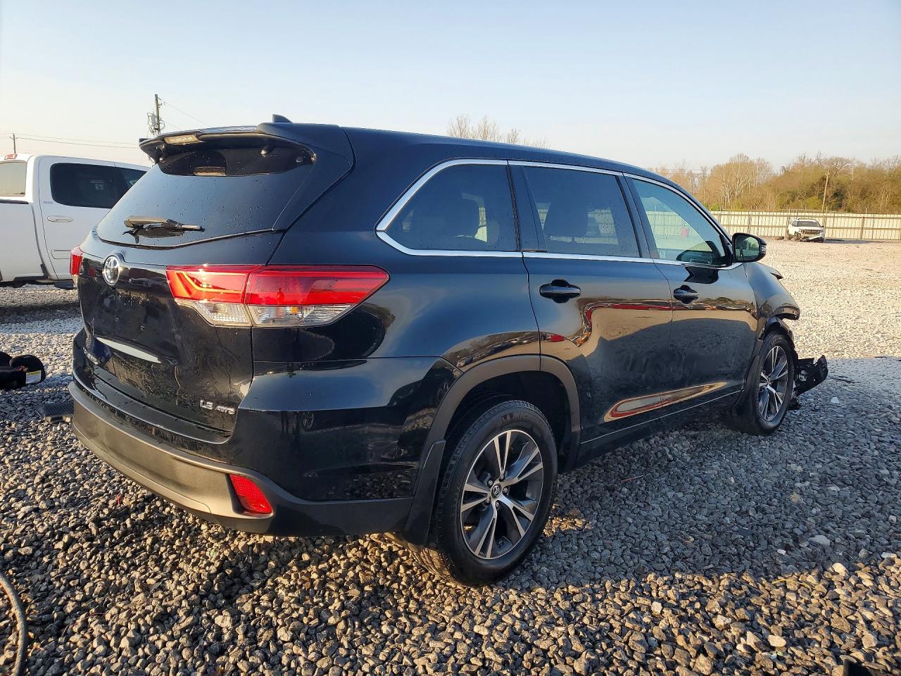 2018 TOYOTA HIGHLANDER LE PLUS photo 5