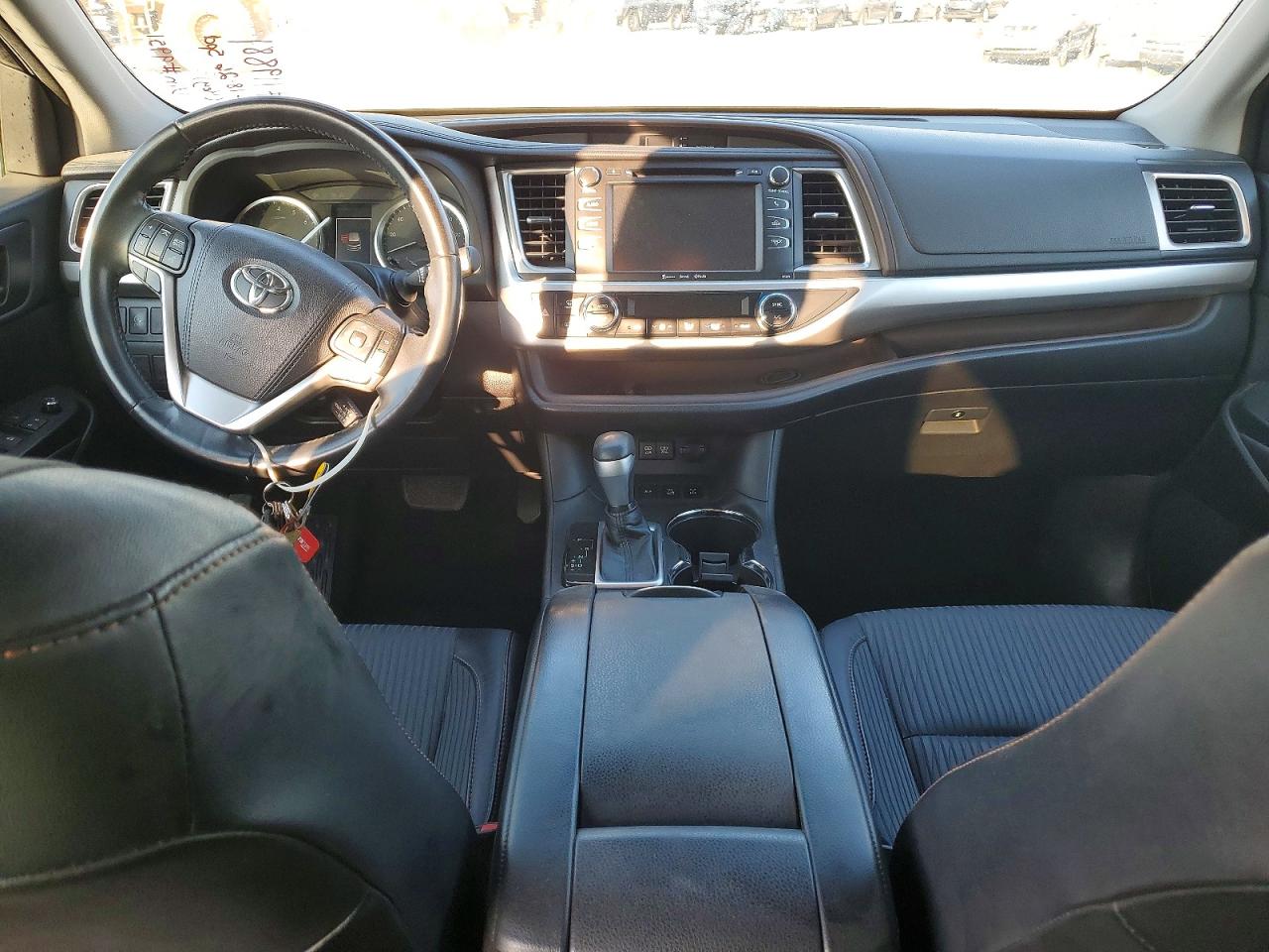 2018 TOYOTA HIGHLANDER LE PLUS photo 15