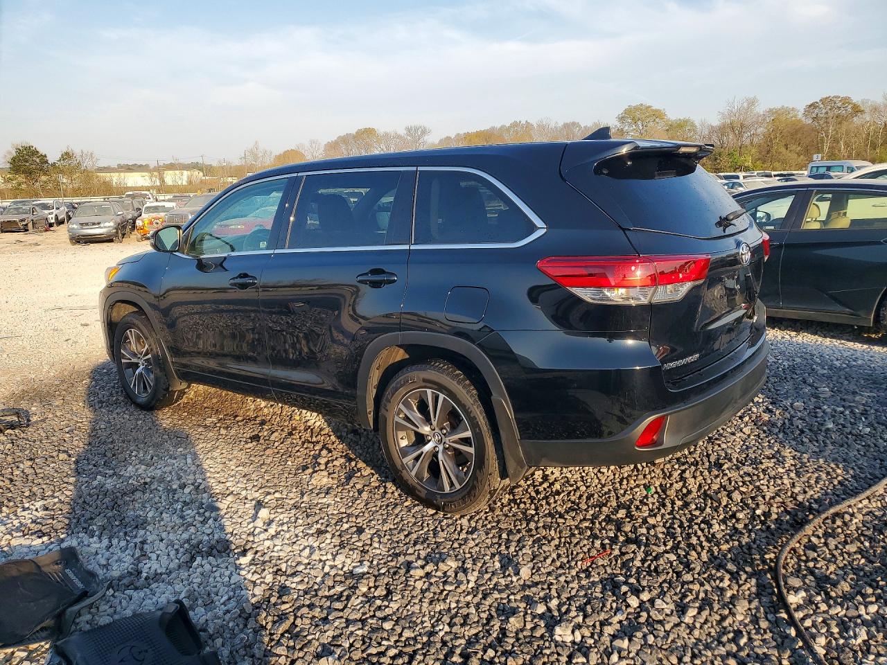 2018 TOYOTA HIGHLANDER LE PLUS photo 3