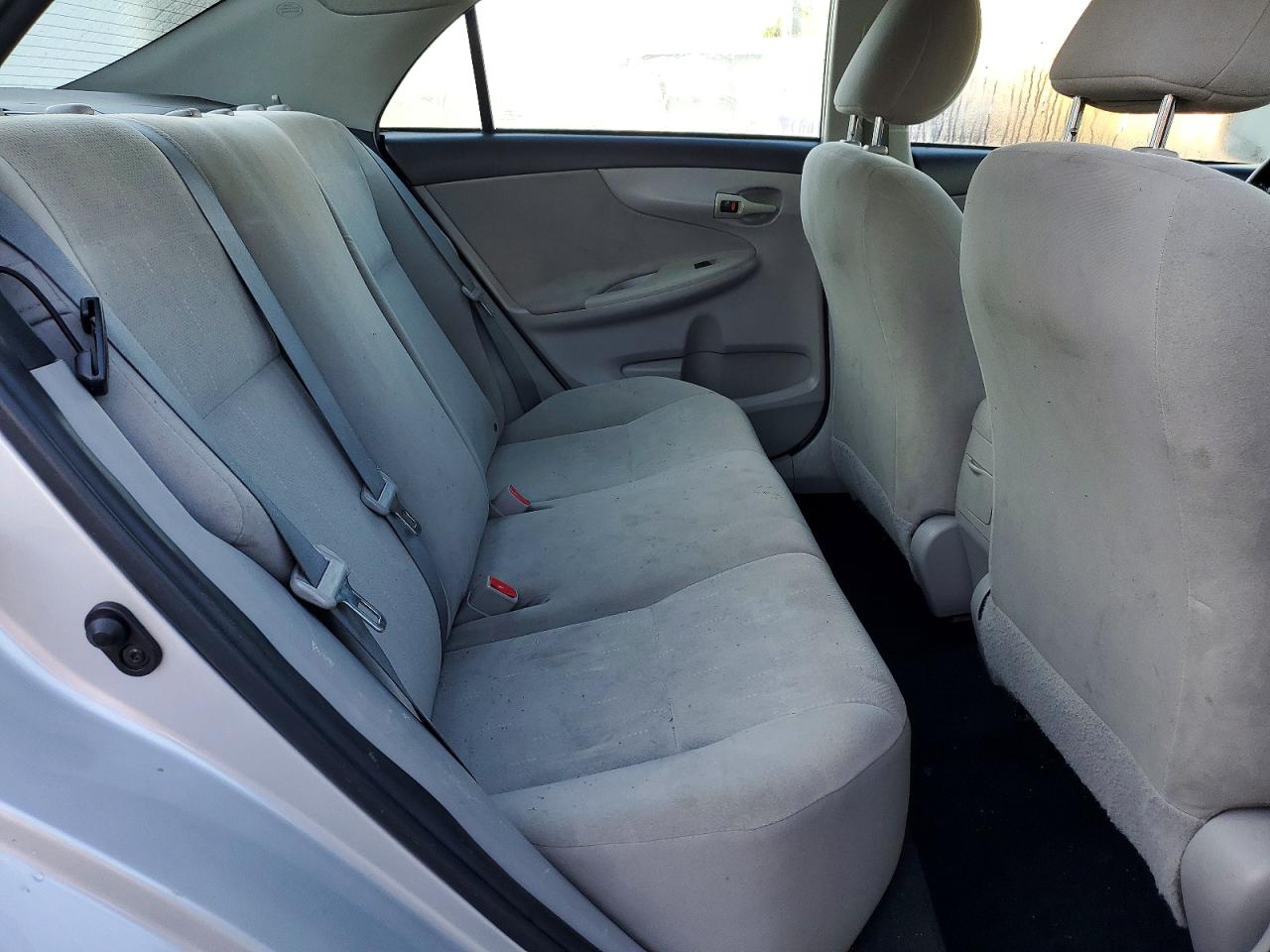 2013 TOYOTA COROLLA L photo 19