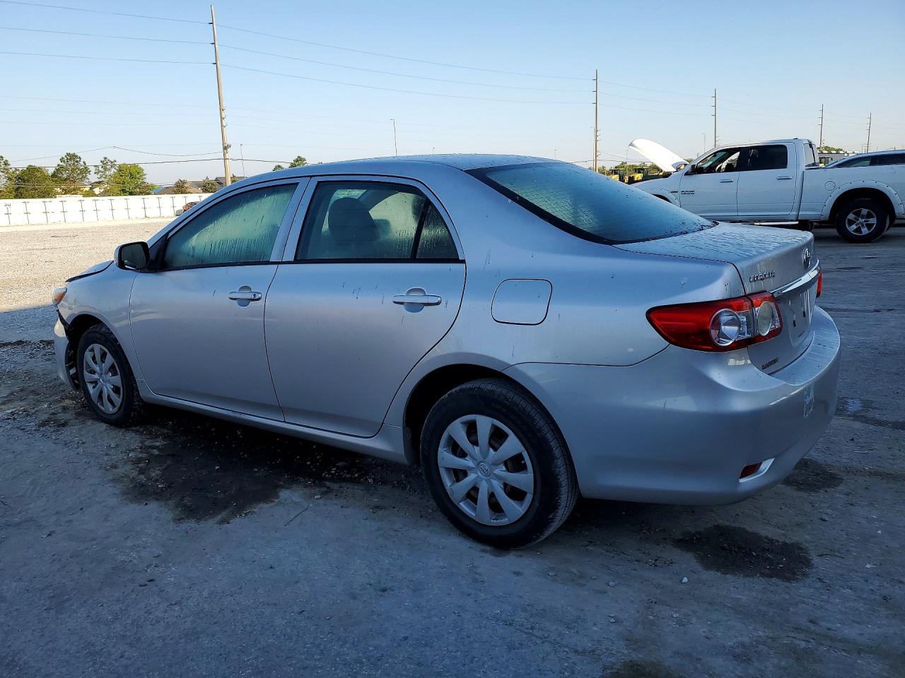 2013 TOYOTA COROLLA L photo 3