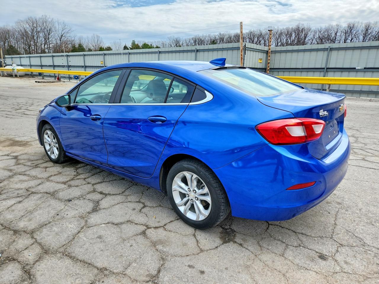 2019 CHEVROLET CRUZE LT photo 3