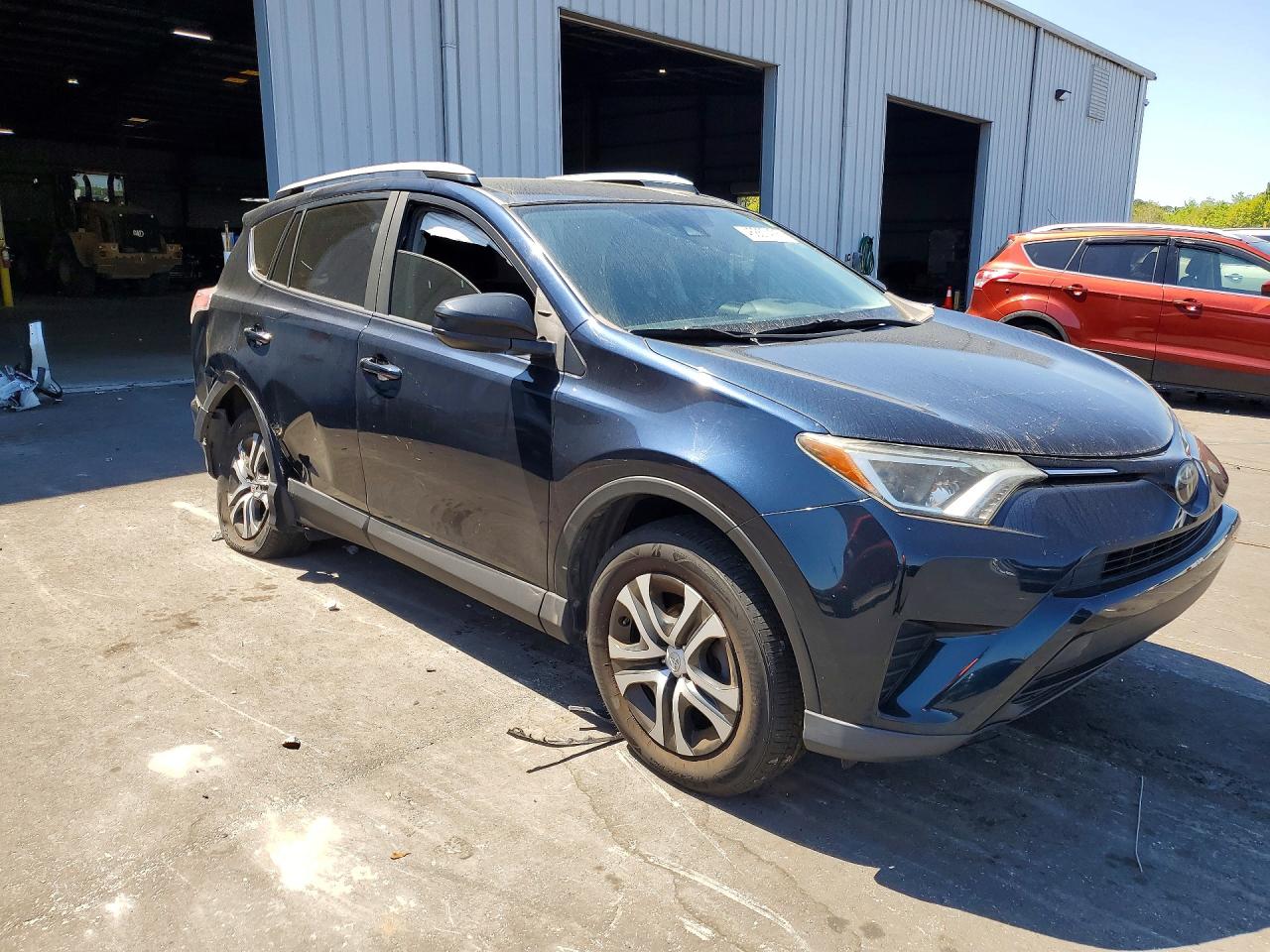 2017 TOYOTA RAV4 LE photo 4
