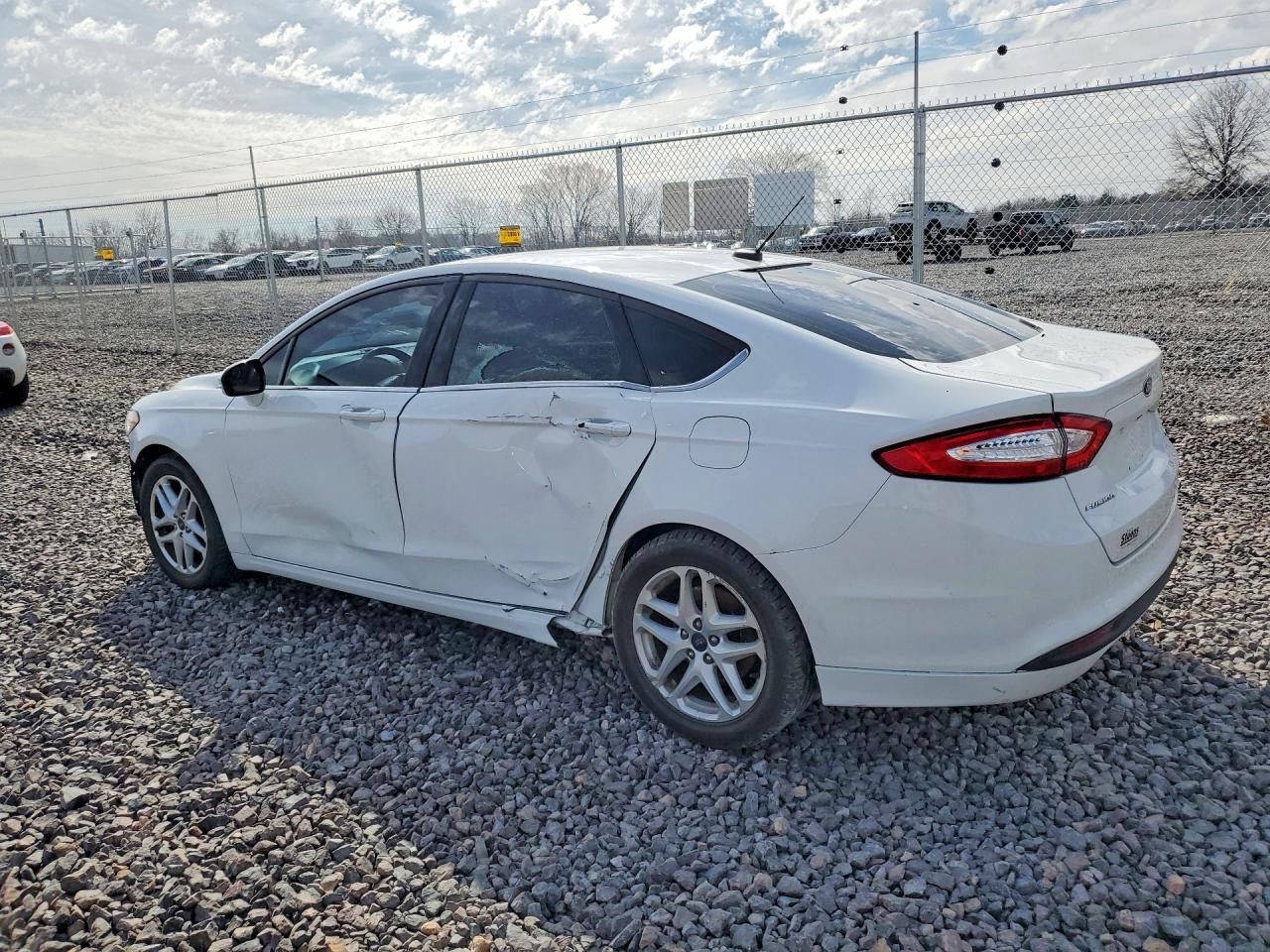 2016 FORD FUSION SE photo 2