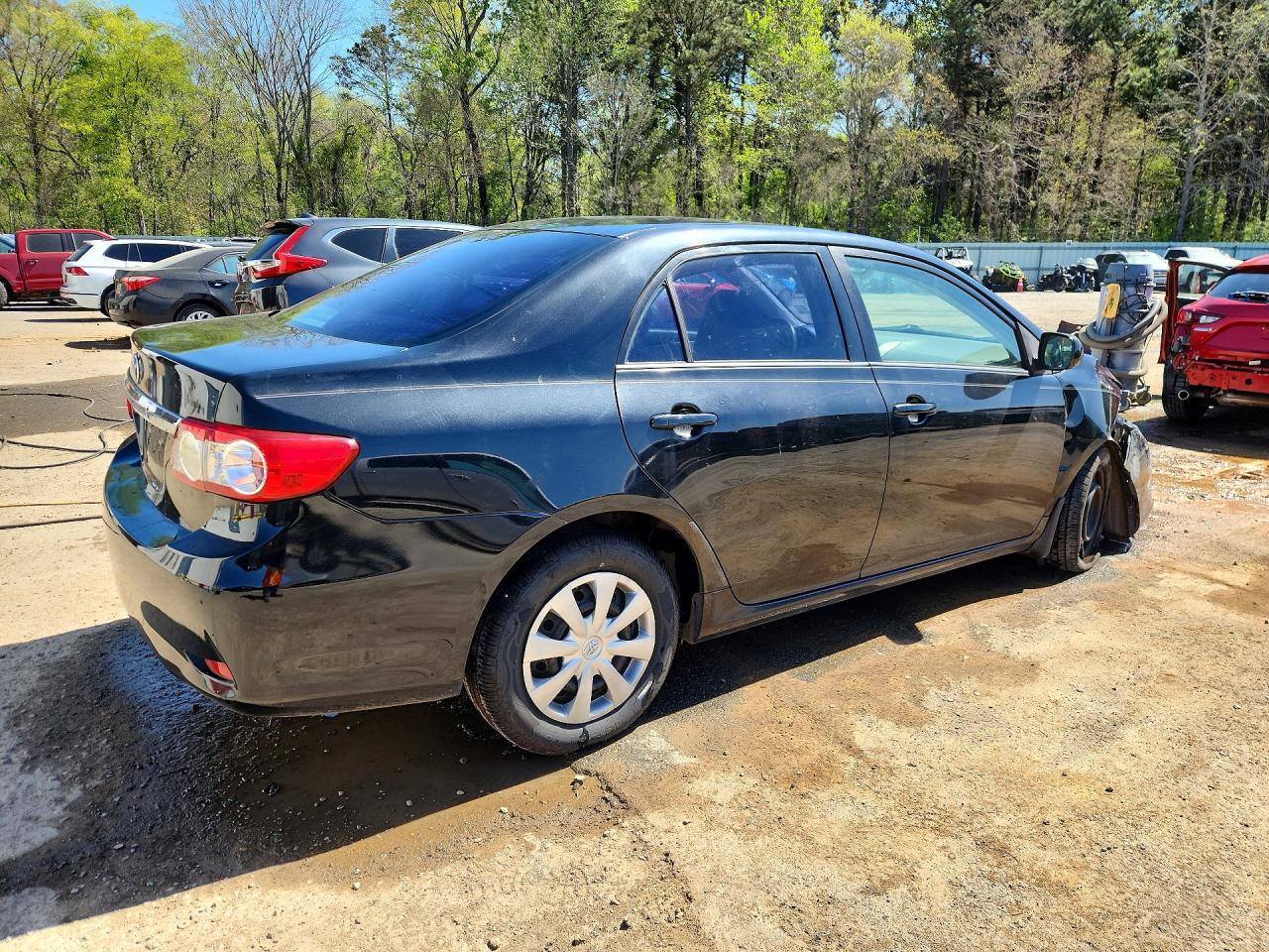 2011 TOYOTA COROLLA LE photo 3