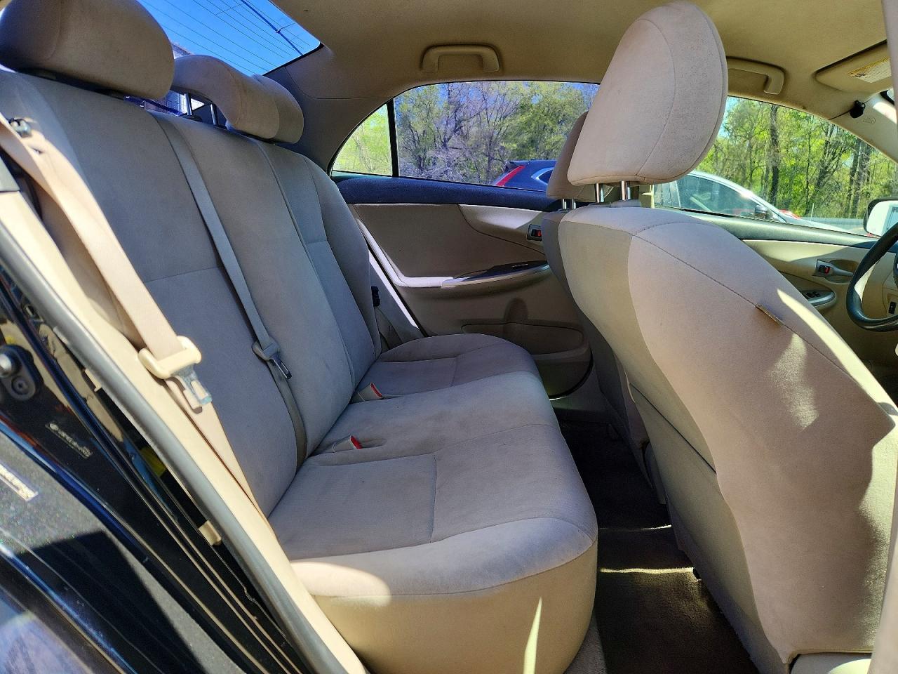 2011 TOYOTA COROLLA LE photo 10