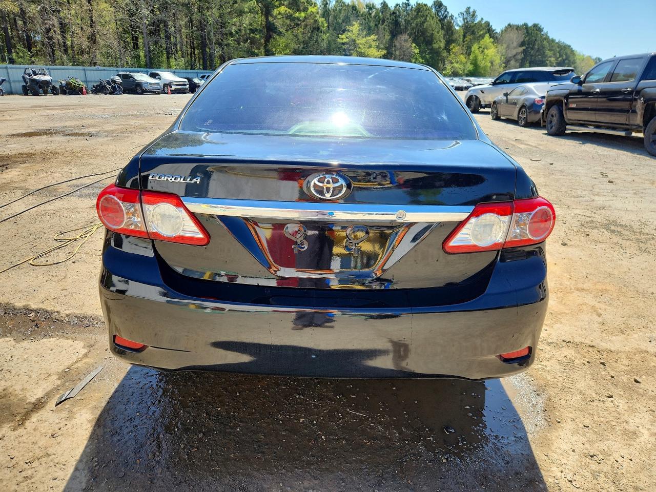 2011 TOYOTA COROLLA LE photo 6