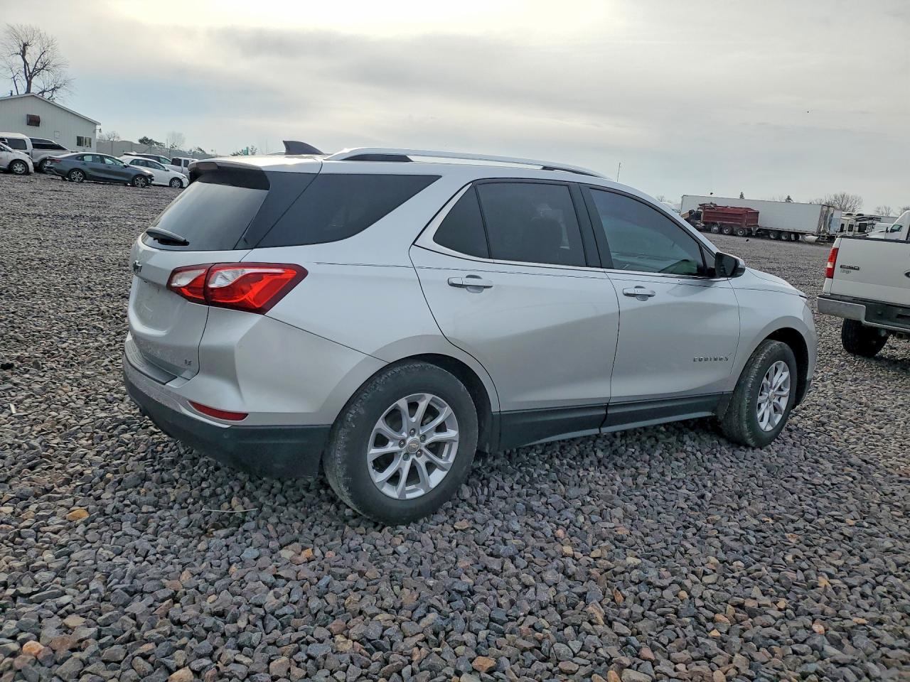 2019 CHEVROLET EQUINOX LT photo 3