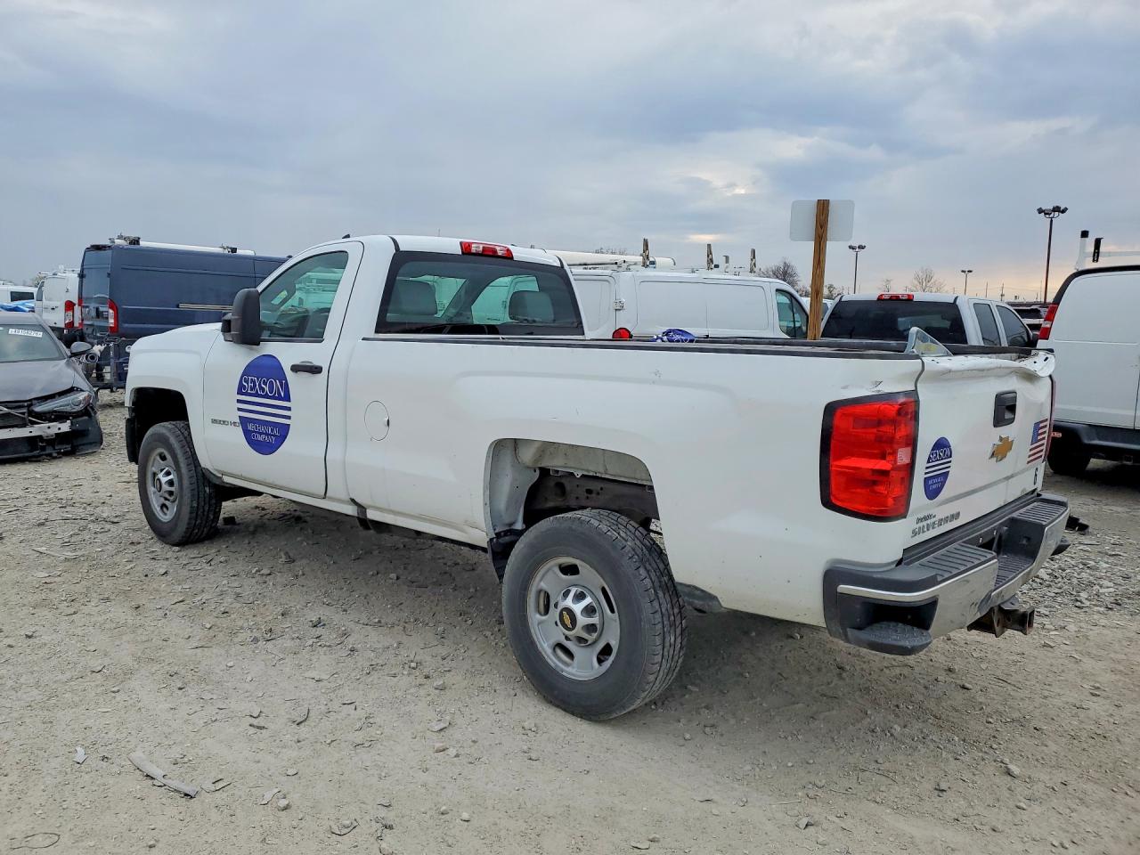 2017 CHEVROLET SILVERADO C2500 HEAVY DUTY photo 3
