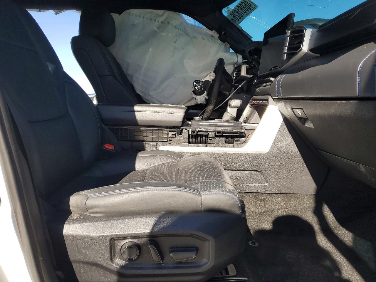 2024 TOYOTA SEQUOIA PLATINUM photo 19