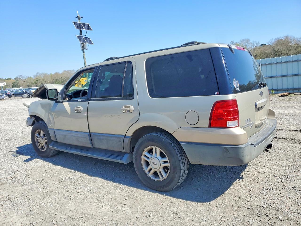 2004 FORD EXPEDITION XLT photo 2