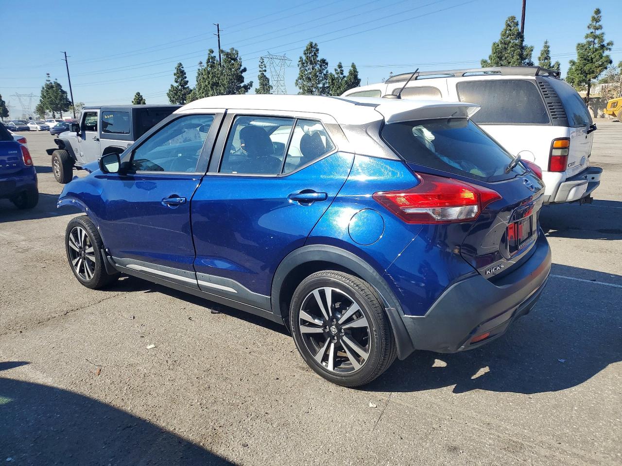 2019 NISSAN KICKS SR photo 4