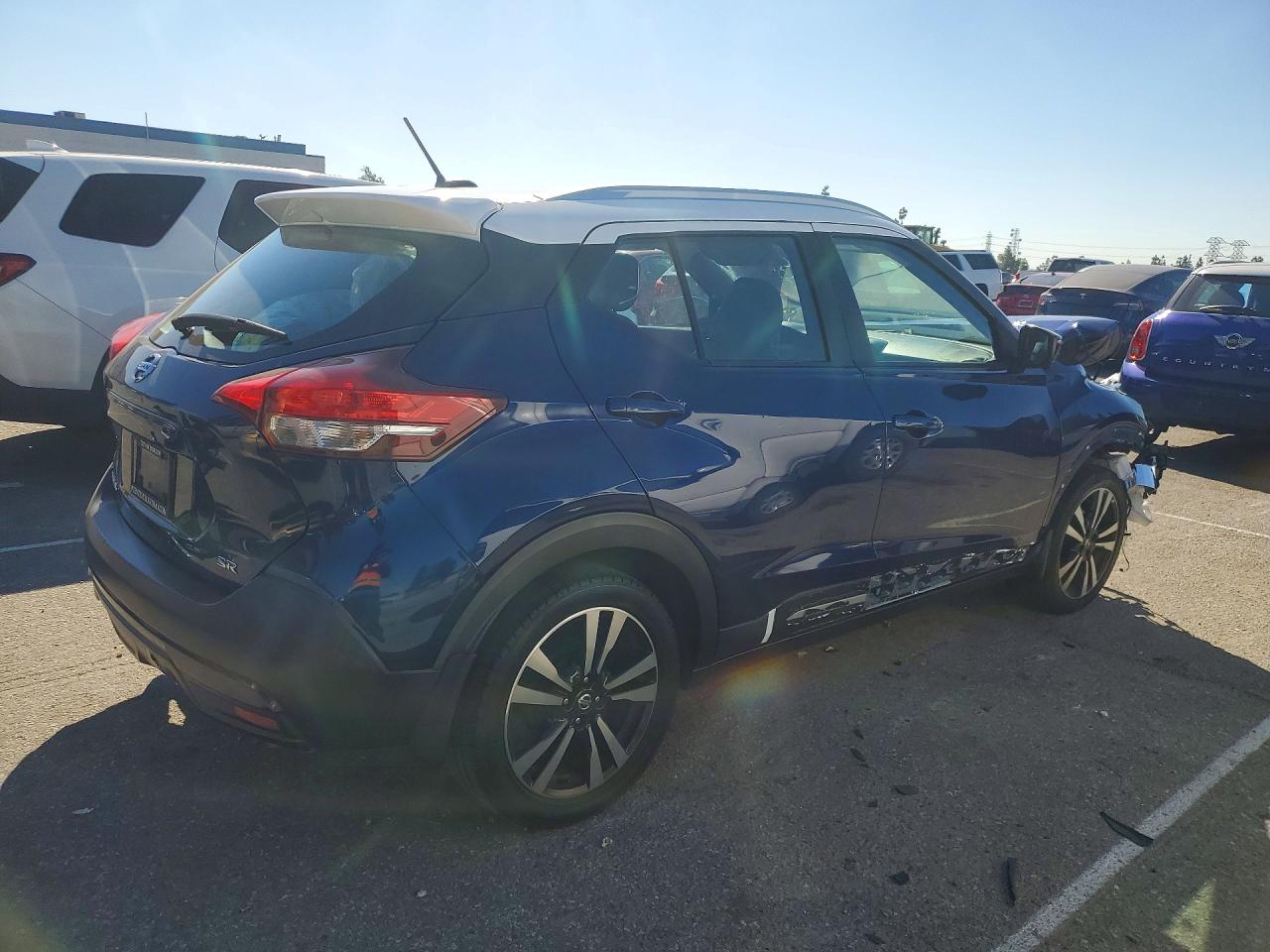 2019 NISSAN KICKS SR photo 7