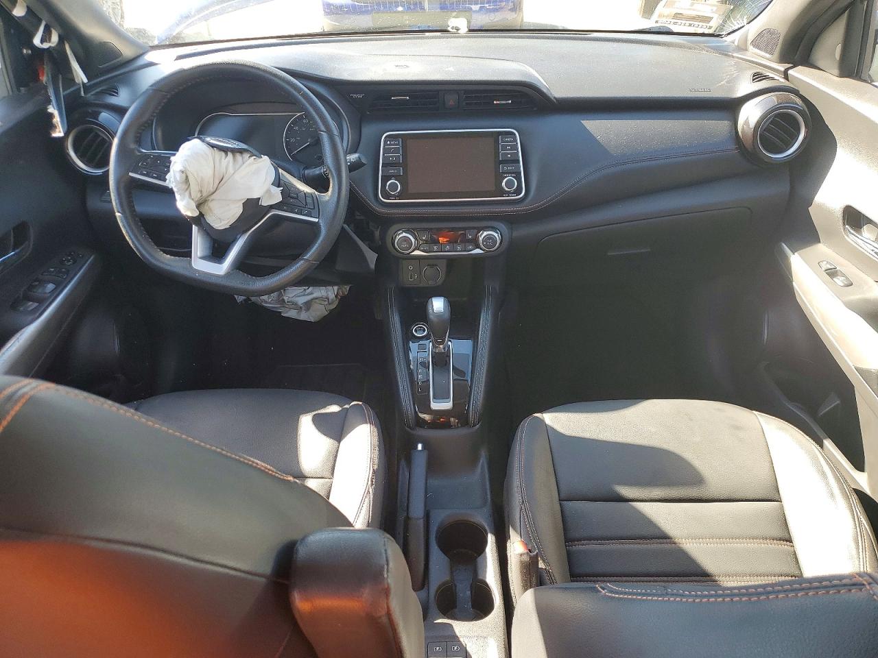 2019 NISSAN KICKS SR photo 22