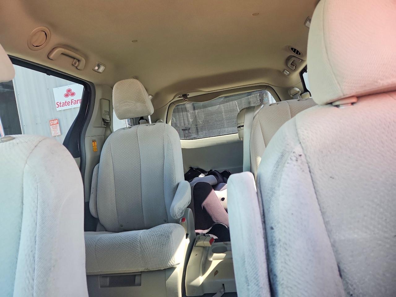 2014 TOYOTA SIENNA LE 8-PASSENGER photo 10