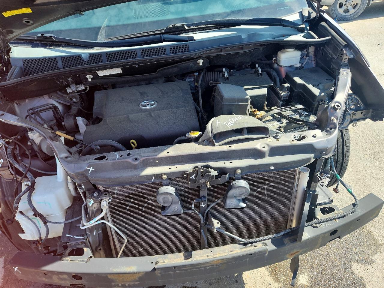 2014 TOYOTA SIENNA LE 8-PASSENGER photo 12