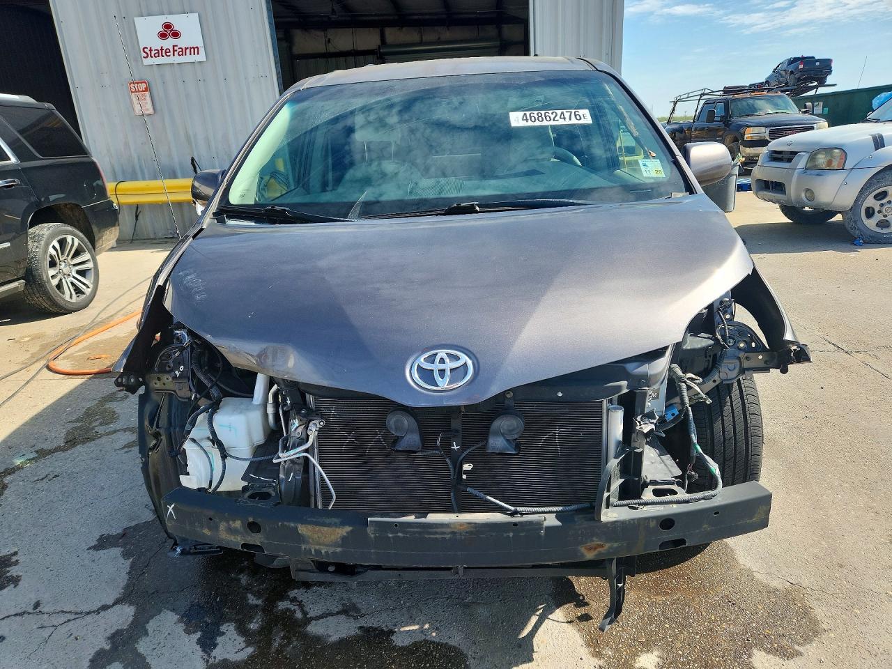 2014 TOYOTA SIENNA LE 8-PASSENGER photo 5