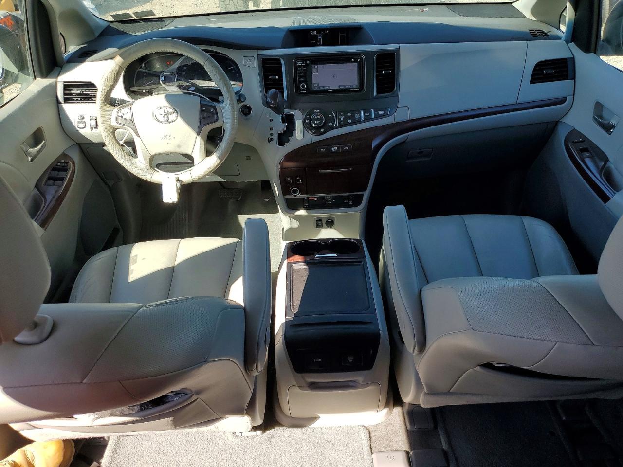 2014 TOYOTA SIENNA XLE 8-PASSENGER photo 8