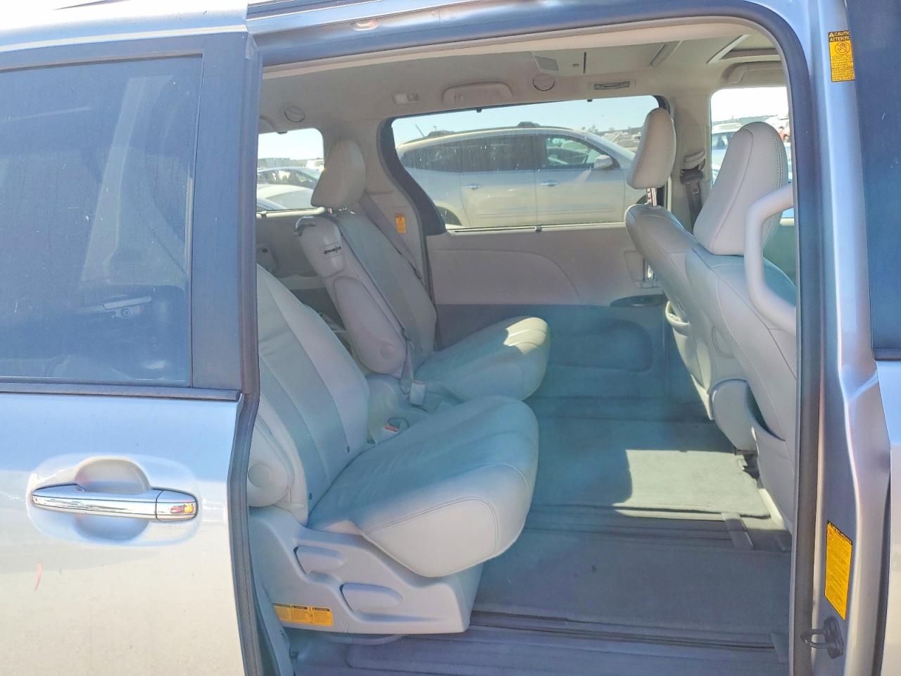 2014 TOYOTA SIENNA XLE 8-PASSENGER photo 11