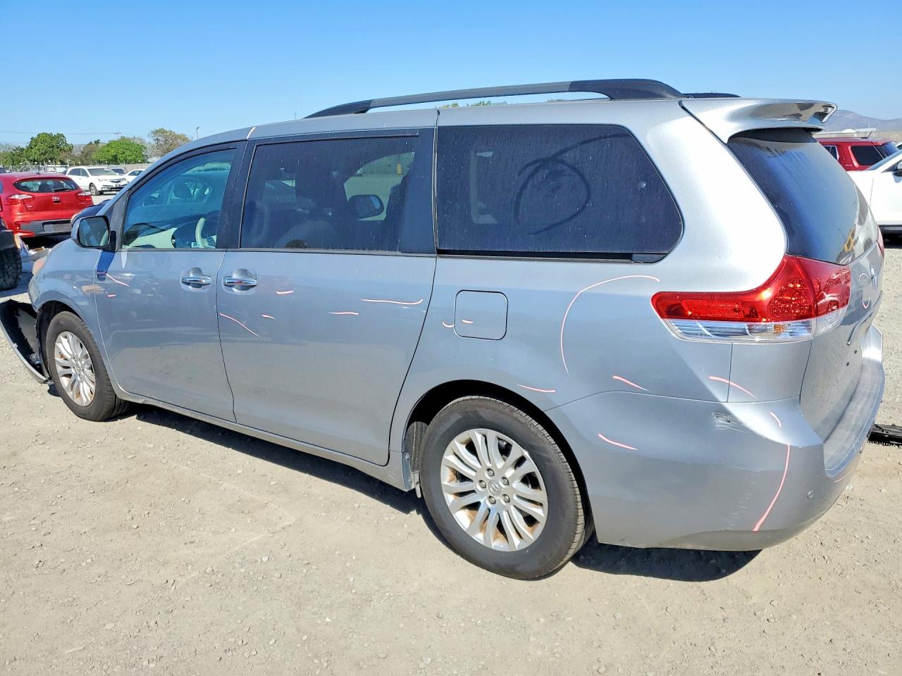 2014 TOYOTA SIENNA XLE 8-PASSENGER photo 2