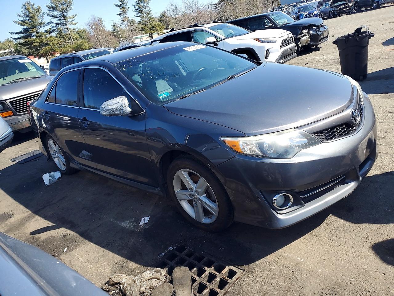 2013 TOYOTA CAMRY SE photo 4