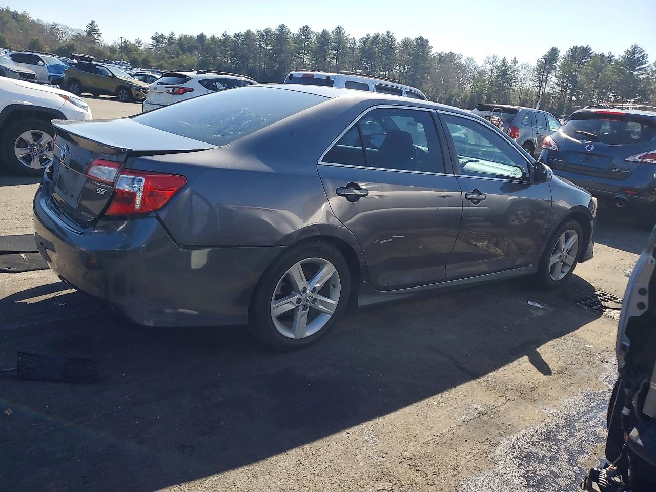 2013 TOYOTA CAMRY SE photo 3