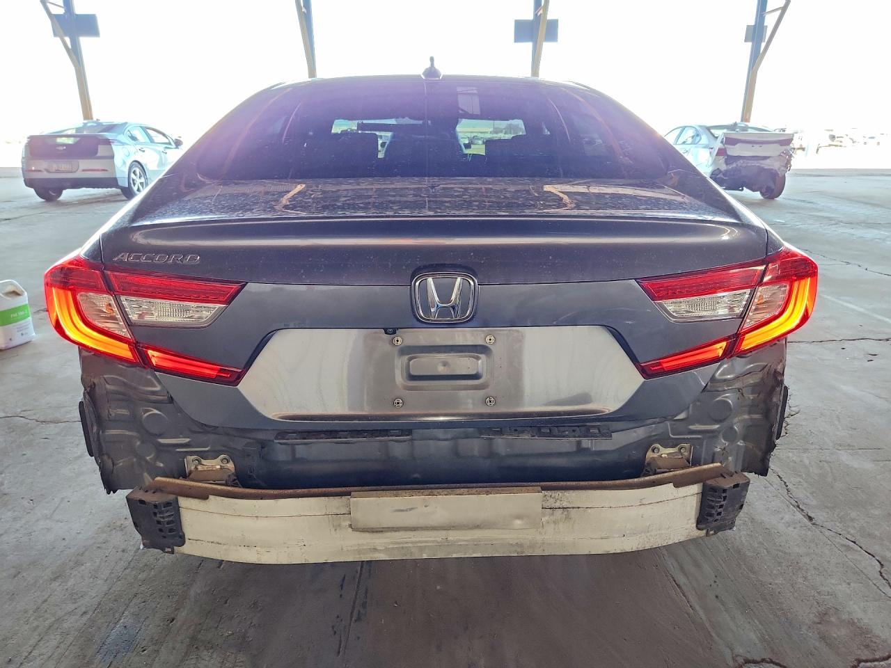 2020 HONDA ACCORD LX photo 11