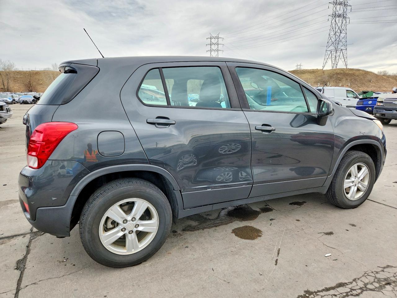 2019 CHEVROLET TRAX LS photo 3