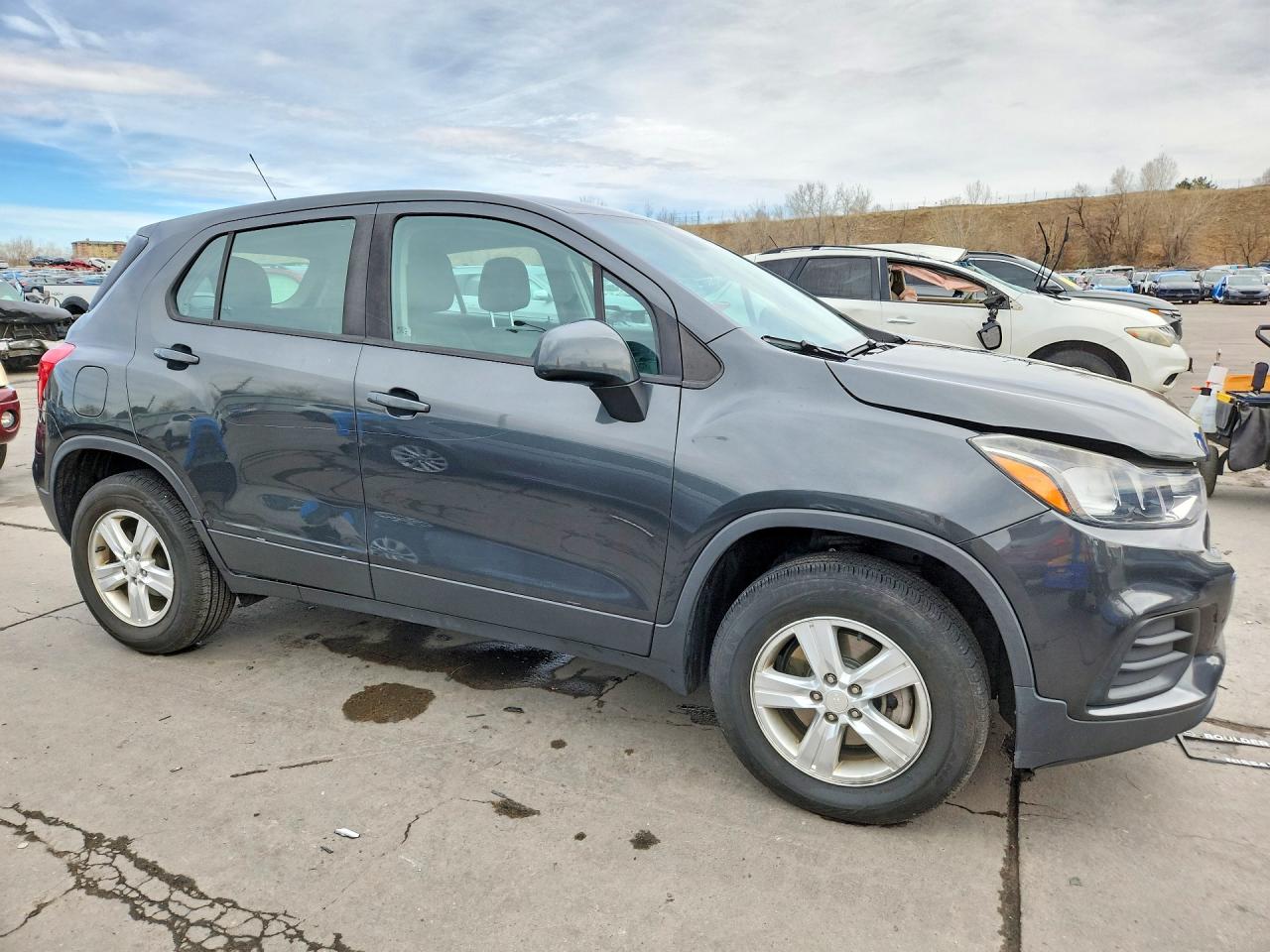2019 CHEVROLET TRAX LS photo 4