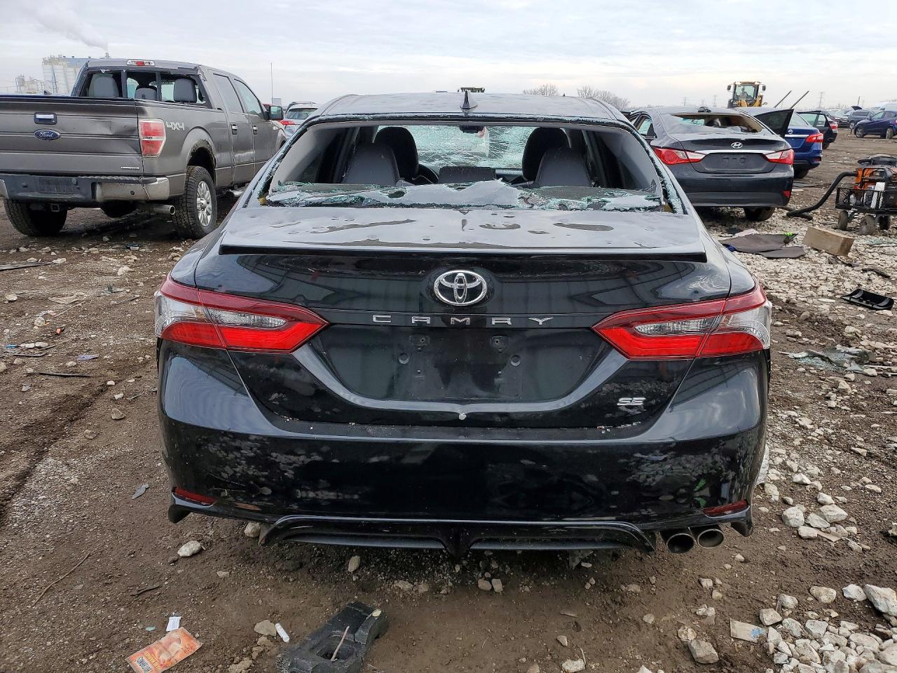 2021 TOYOTA CAMRY SE photo 6