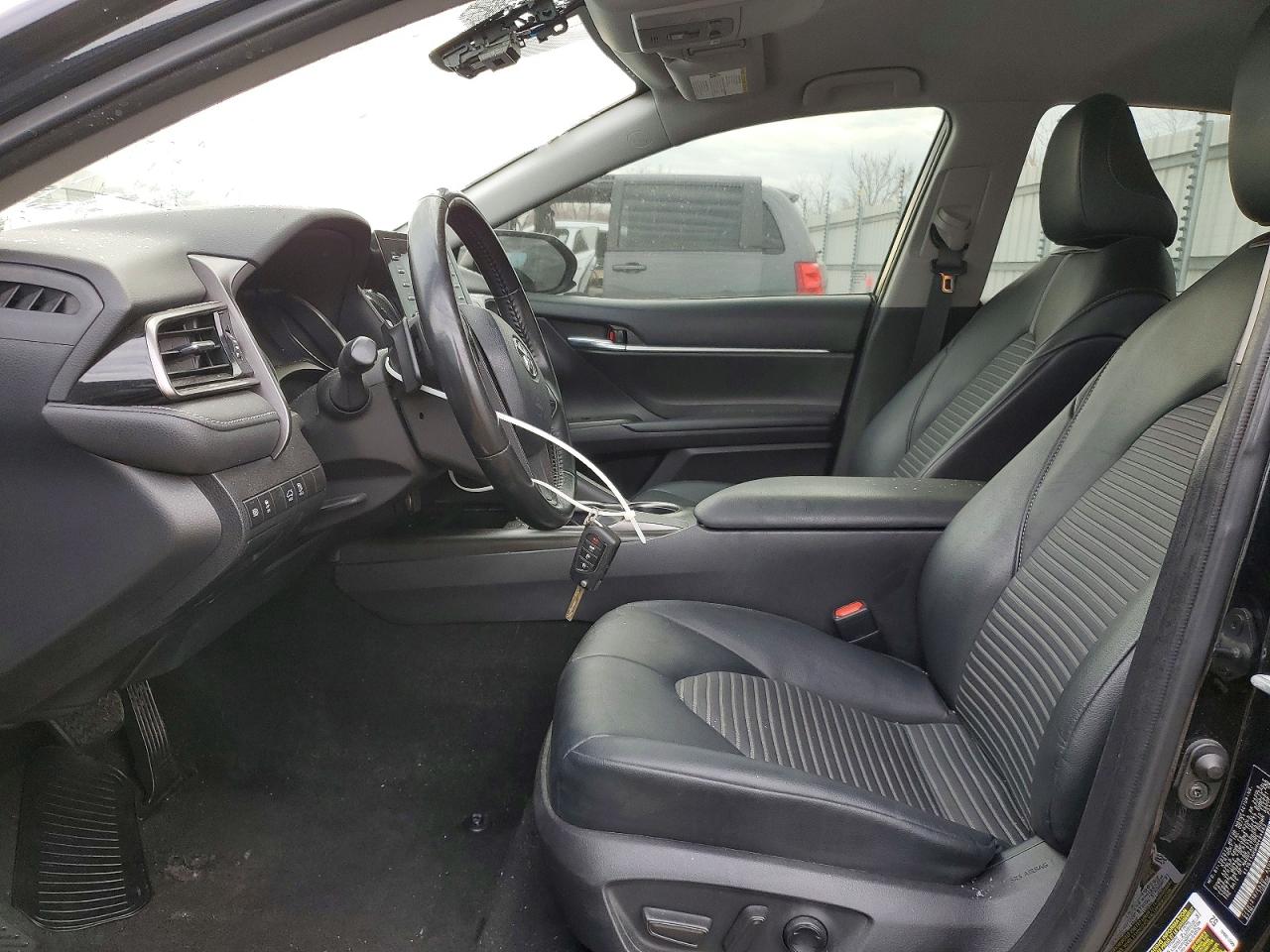2021 TOYOTA CAMRY SE photo 7
