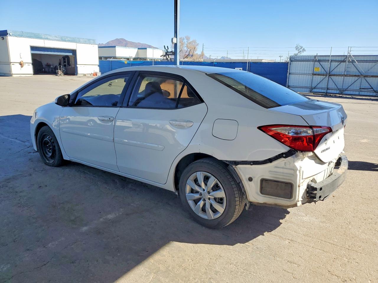 2015 TOYOTA COROLLA LE photo 3