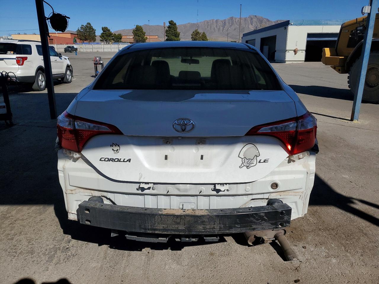 2015 TOYOTA COROLLA LE photo 11
