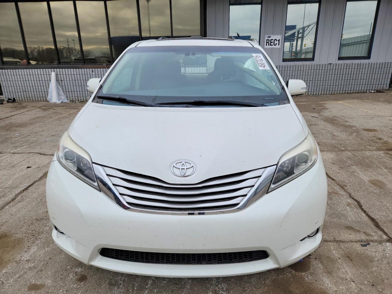2015 TOYOTA SIENNA LIMITED PREMIUM 7-PASSENGER photo 5