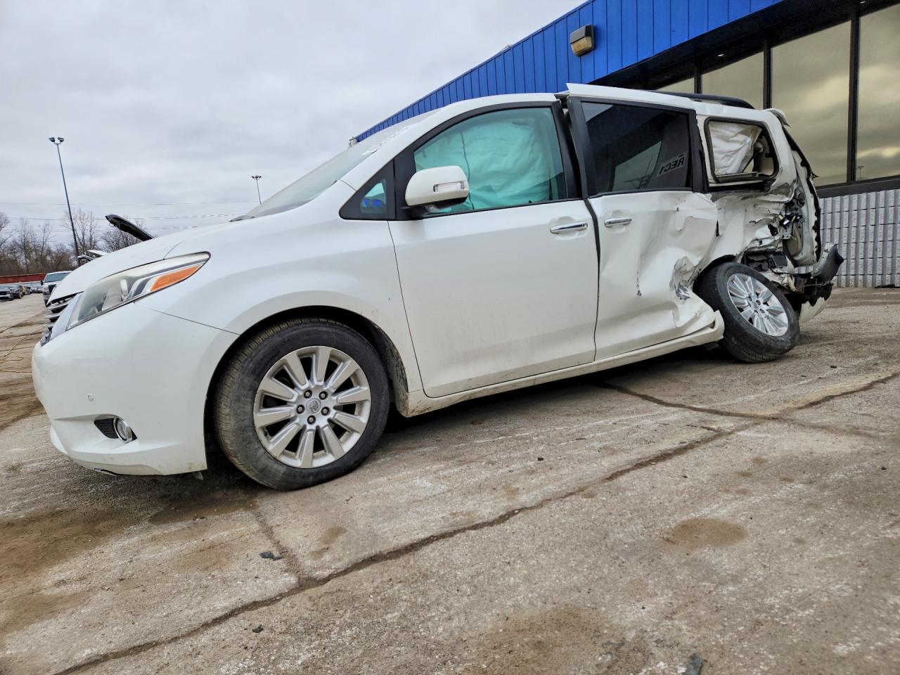 2015 TOYOTA SIENNA