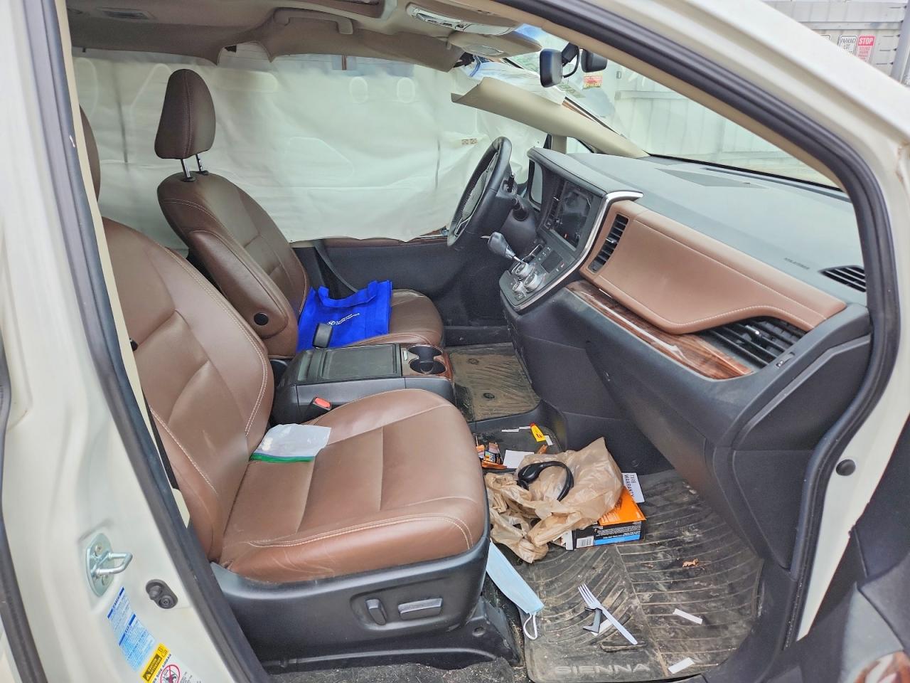 2015 TOYOTA SIENNA LIMITED PREMIUM 7-PASSENGER photo 7