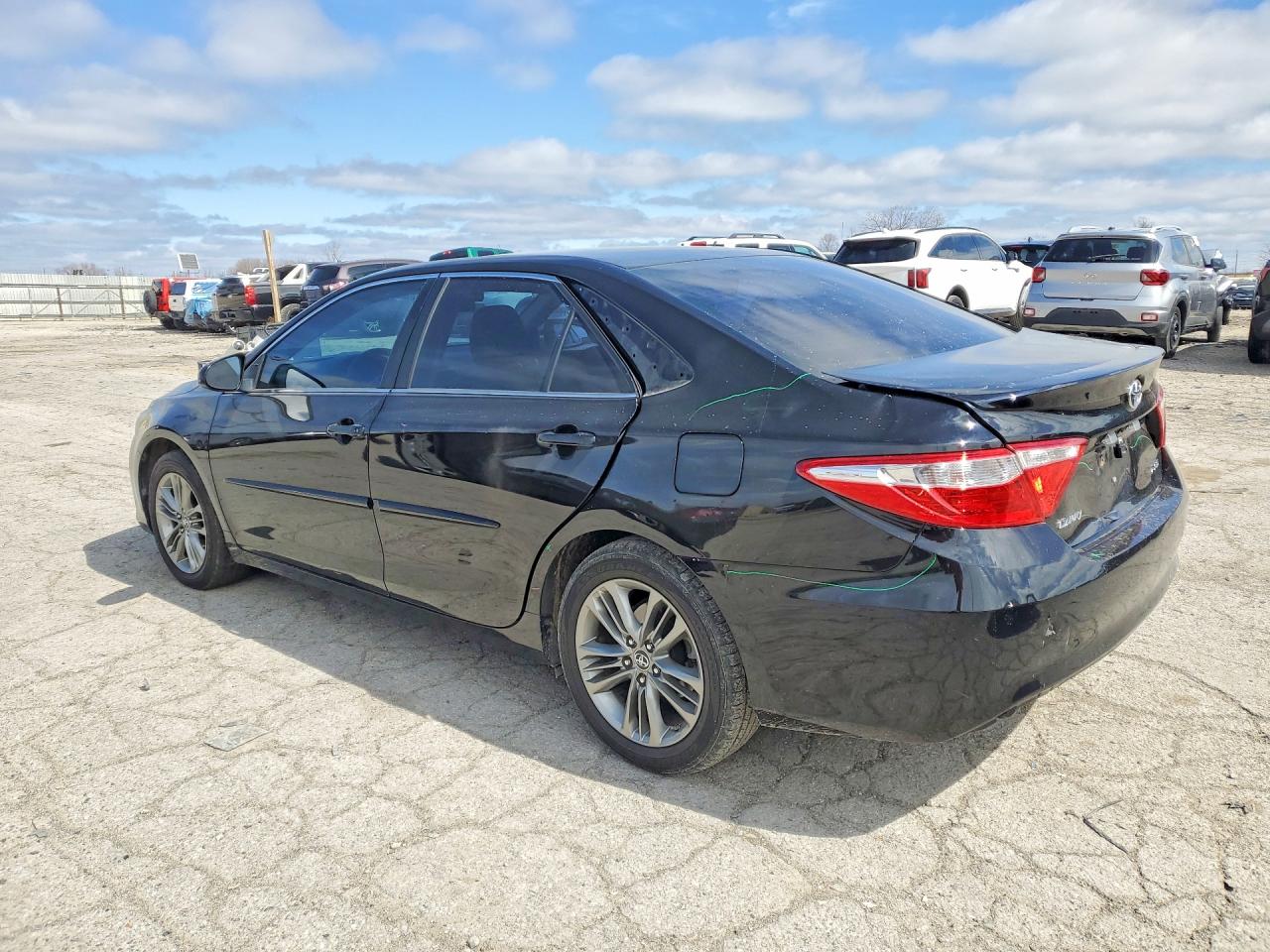 2016 TOYOTA CAMRY SE photo 3