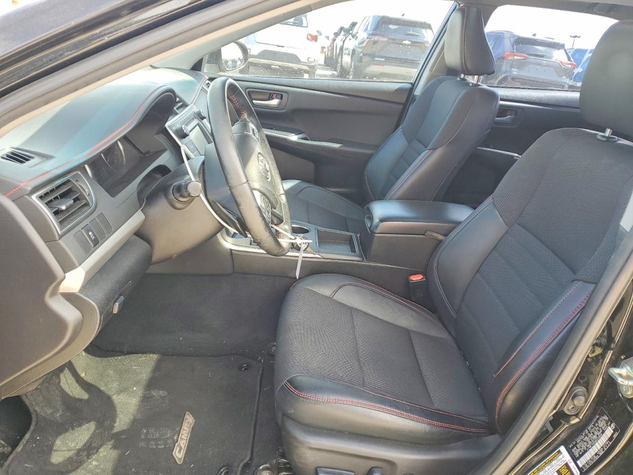 2016 TOYOTA CAMRY SE photo 13
