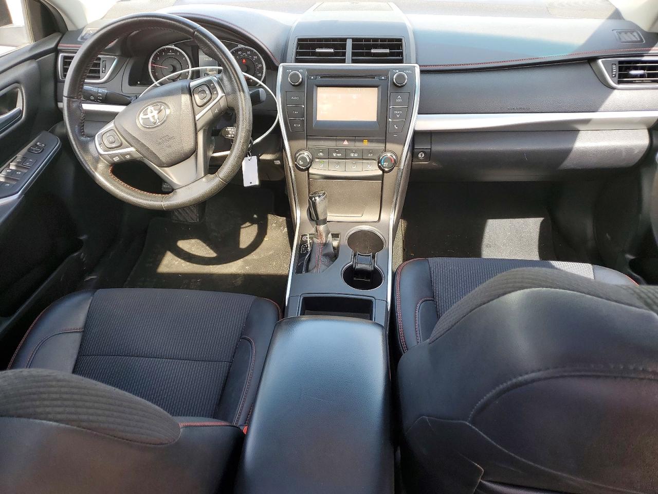 2016 TOYOTA CAMRY SE photo 15