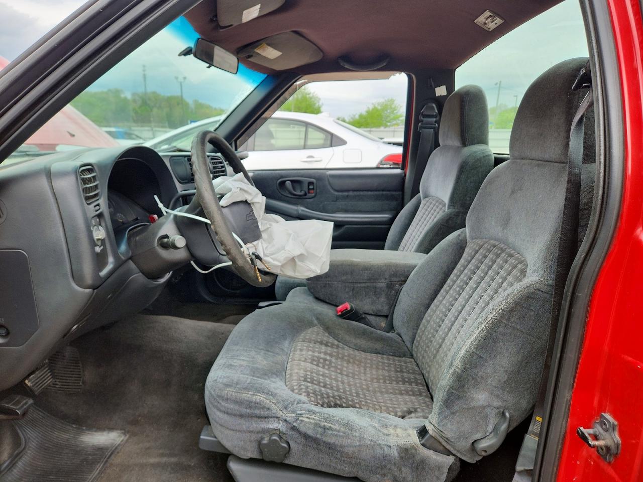 1999 CHEVROLET S TRUCK S10 photo 19