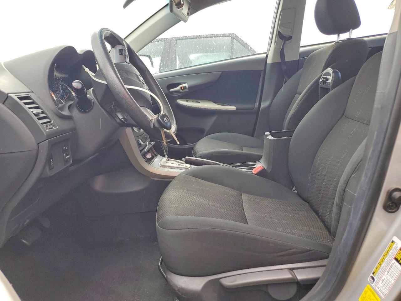 2011 TOYOTA COROLLA S photo 19