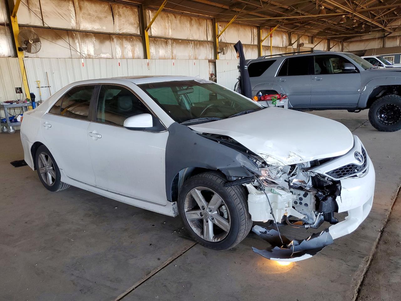 2013 TOYOTA CAMRY SE photo 4