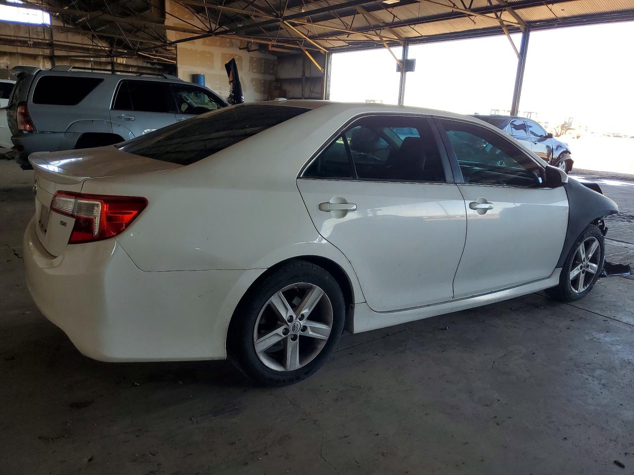 2013 TOYOTA CAMRY SE photo 3