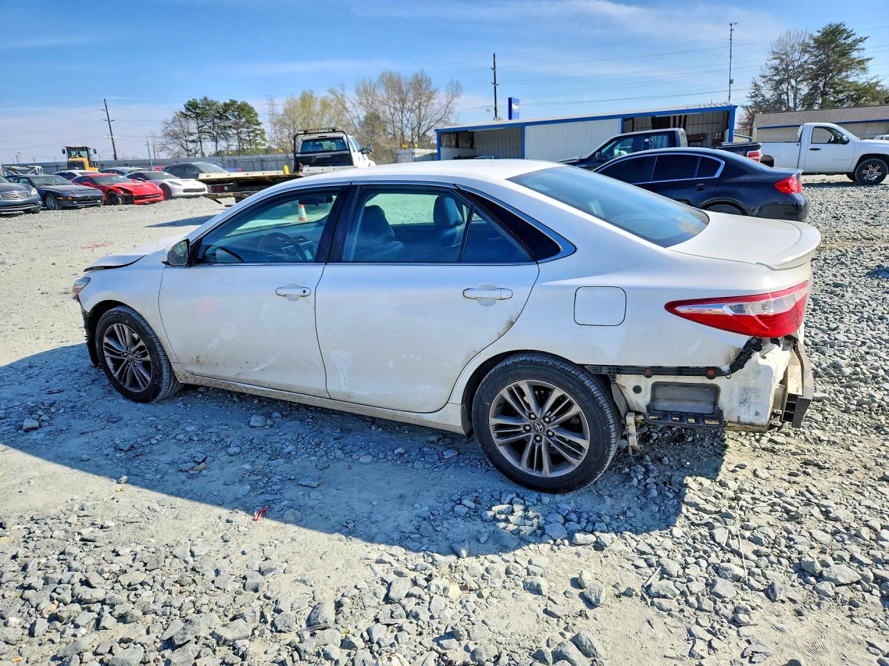 2017 TOYOTA CAMRY SE photo 3
